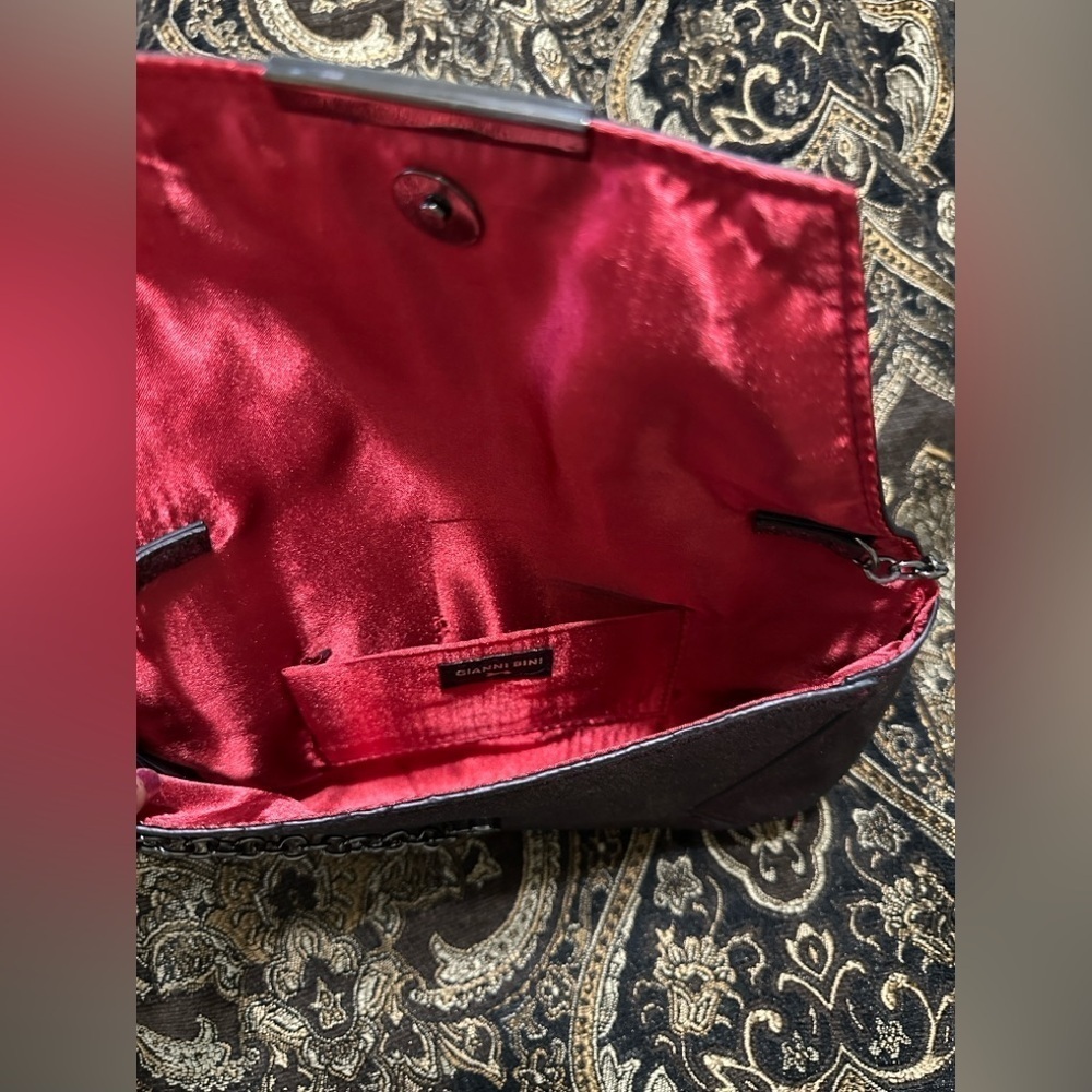 Elegant Metallic Clutch Bag with chain shoulder strap crossbody bag - Picture 3 of 4